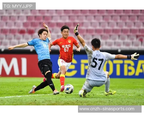 前锋足球的魅力与技巧解析:如何在比赛中发挥关键作用 前锋足球的魅力与技巧解析:如何在比赛中发挥关键作用